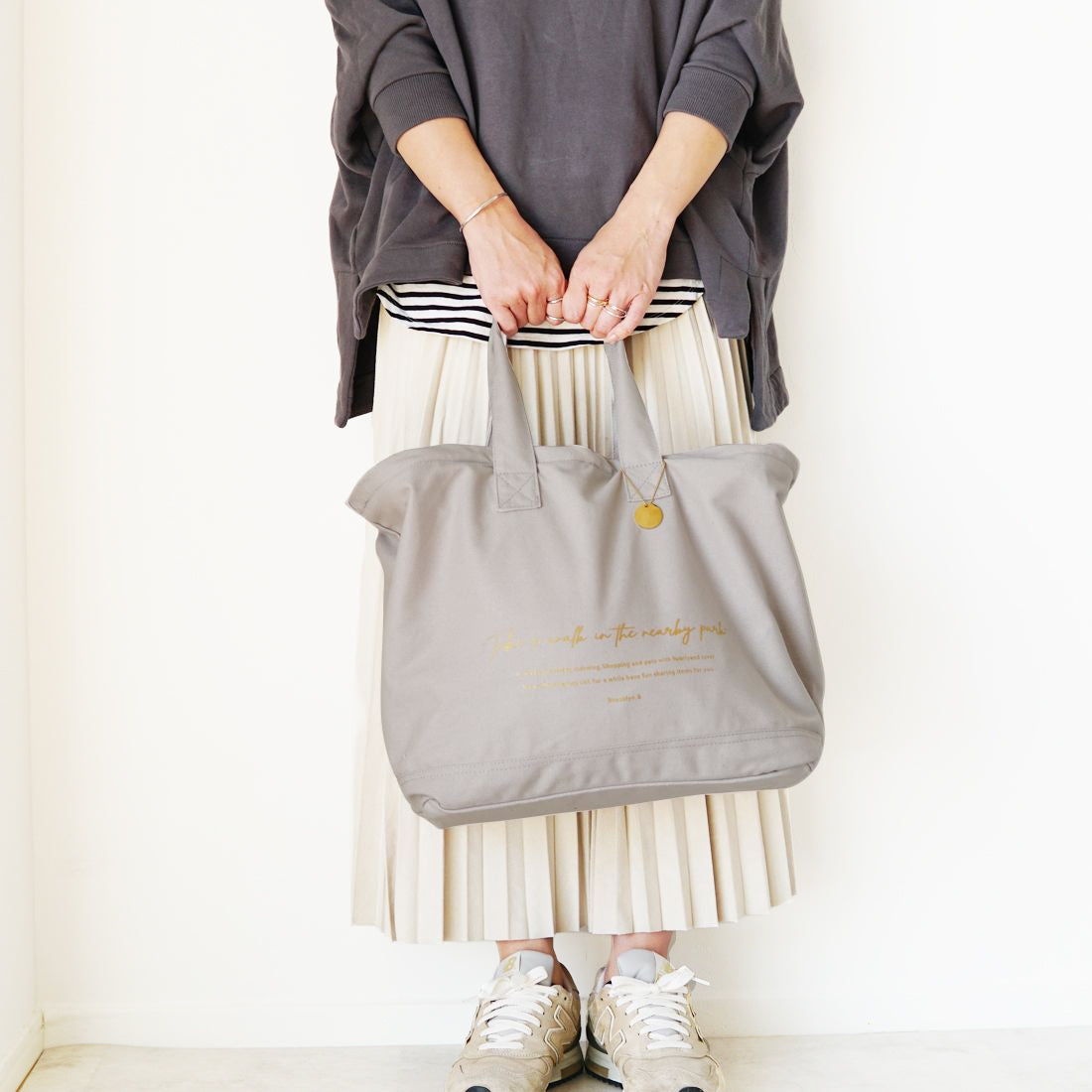 バッグ トートバッグ トート 大きいサイズ 旅行 買い物 チャーム付き 消臭抗菌タグ 軽量 キーズ Keys