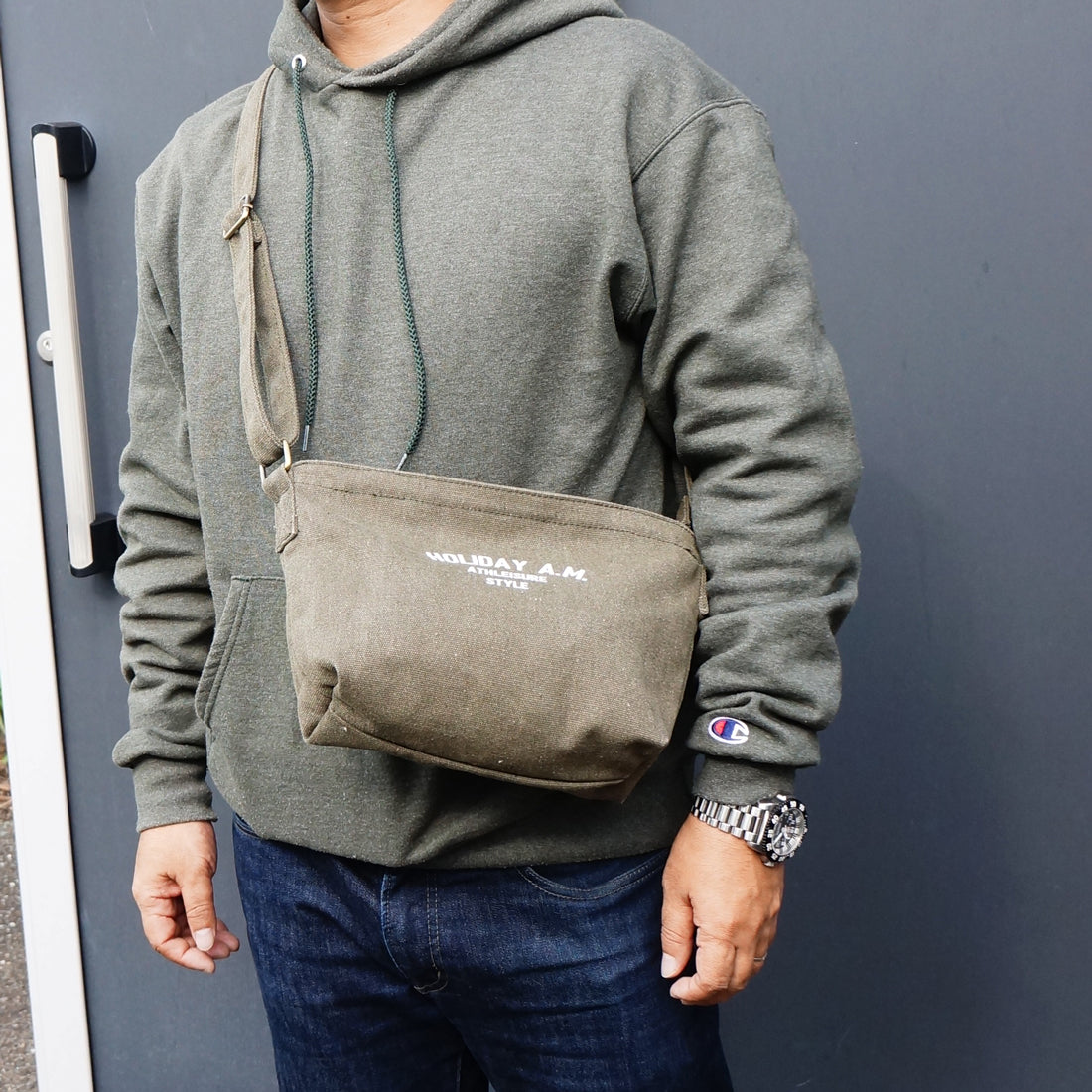 バッグ ショルダーバッグ ショルダー 斜め掛け キャンバス 帆布 キャンバスサコッシュ HolidayA.M.